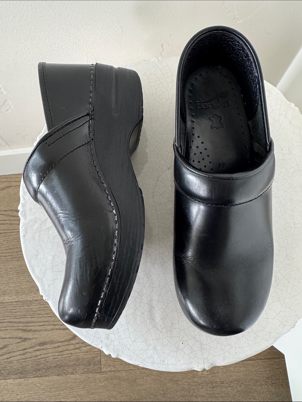 Dansko Black Leather Slip-On Clogs Professional Work Shoes Size EU 39 / US 8.5-9